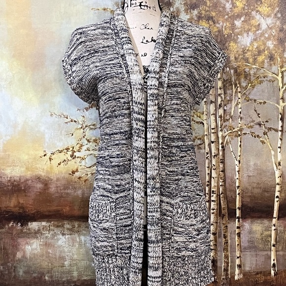 EUC EDDY BAUER Heavy Knit Cardigan with Exceptional Front Detailing - Picture 1 of 11